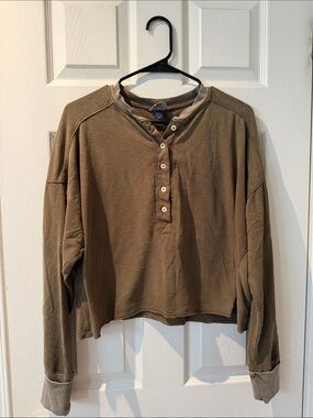 Universal Thread Olive Green Long-Sleeve Crop Henley Top